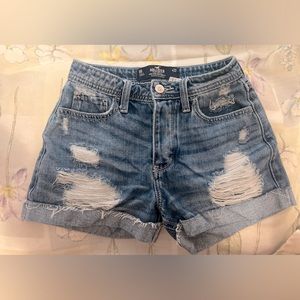 Hollister High rise mom shorts 3inch !!
